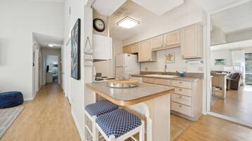 Condo, 2 Bedrooms | Interior