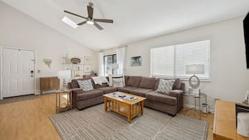 Apartment, 2 Schlafzimmer | Wohnbereich