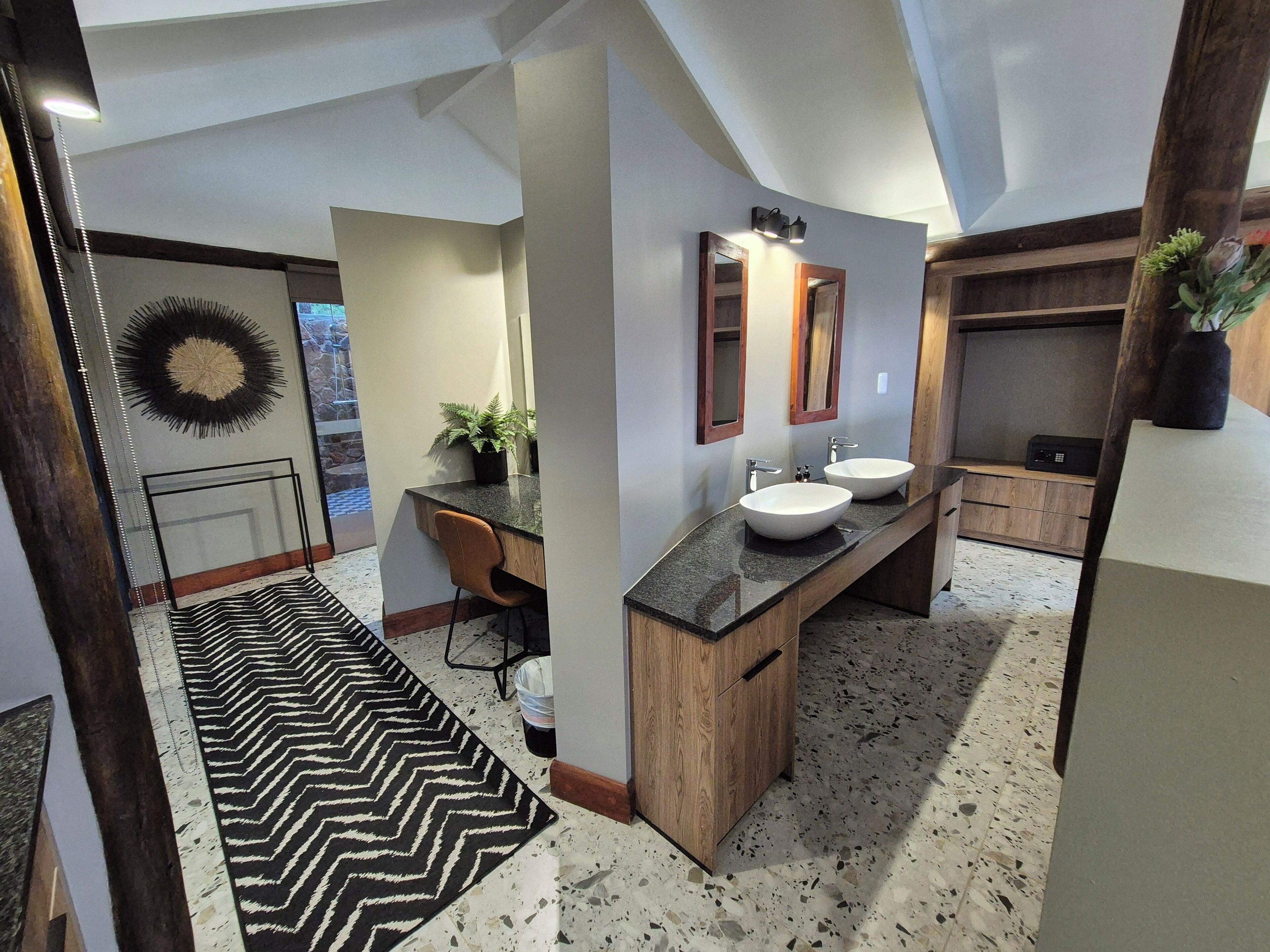 Deluxe Chalet, Lake View | Bathroom | Hair dryer, towels, soap, shampoo