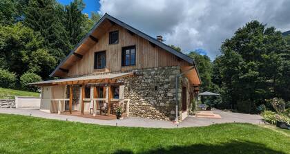 Peace and quiet in the countryside facing the mountains, 5 minutes from Lac d'Aiguebelette