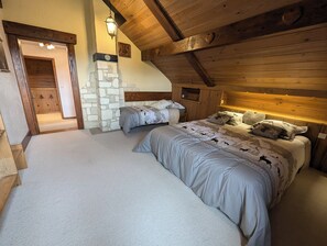 3 habitaciones, tabla de planchar con plancha, internet y ropa de cama 