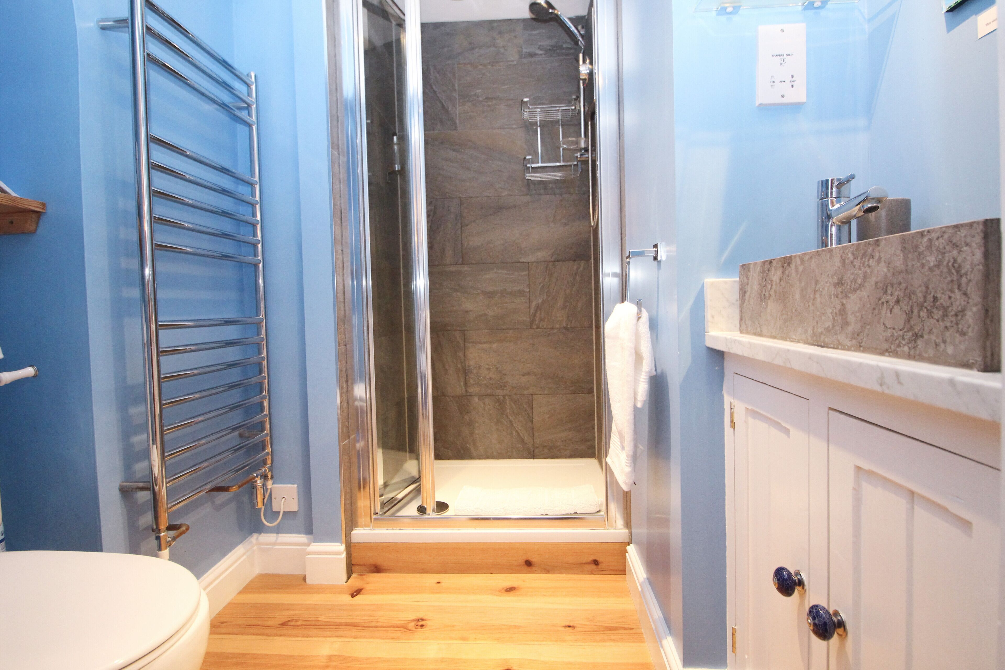 Shower, hair dryer, towels
