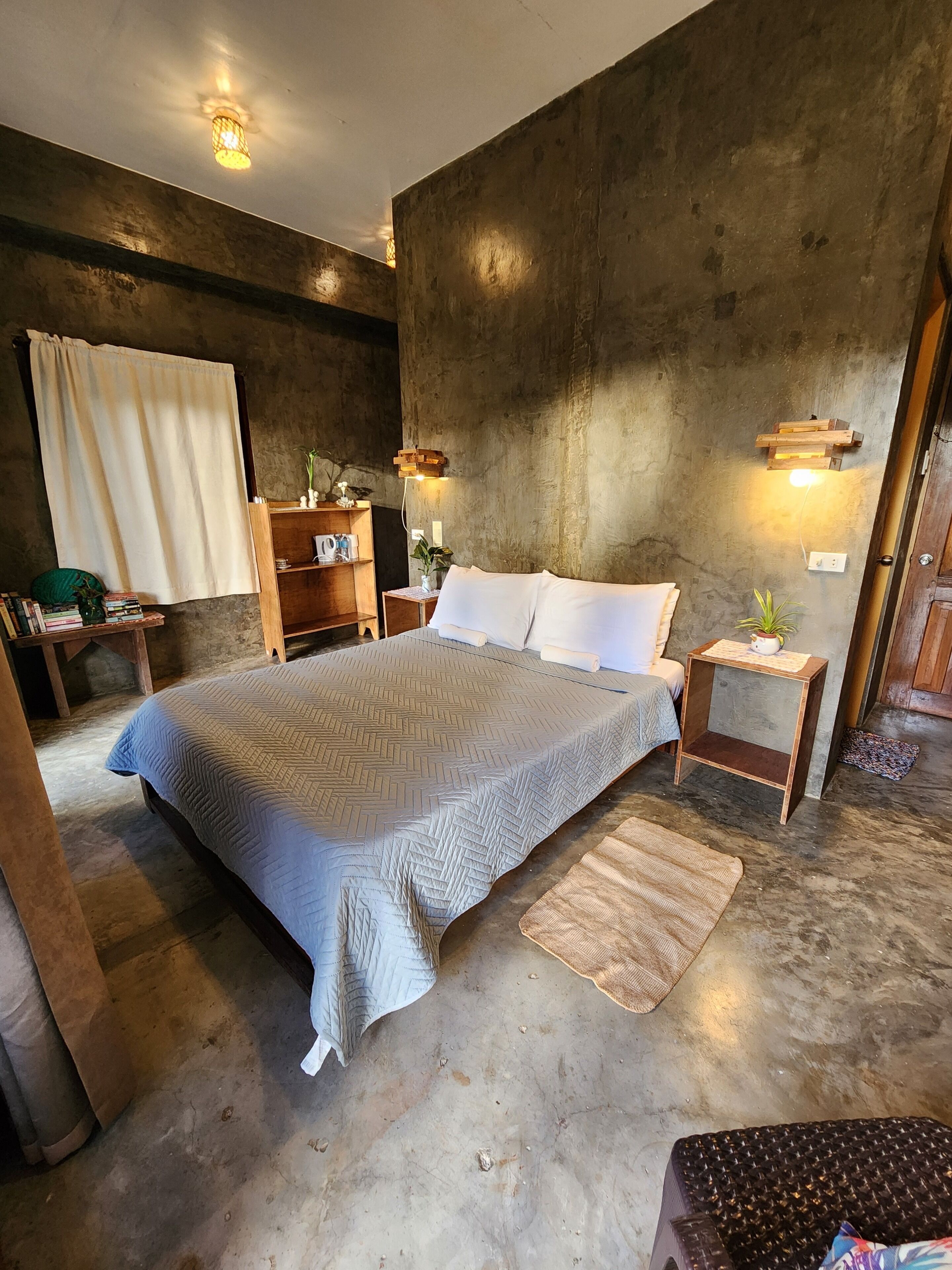 Deluxe Double Room, 1 Queen Bed, Air conditioning, Partial Sea View | Free WiFi