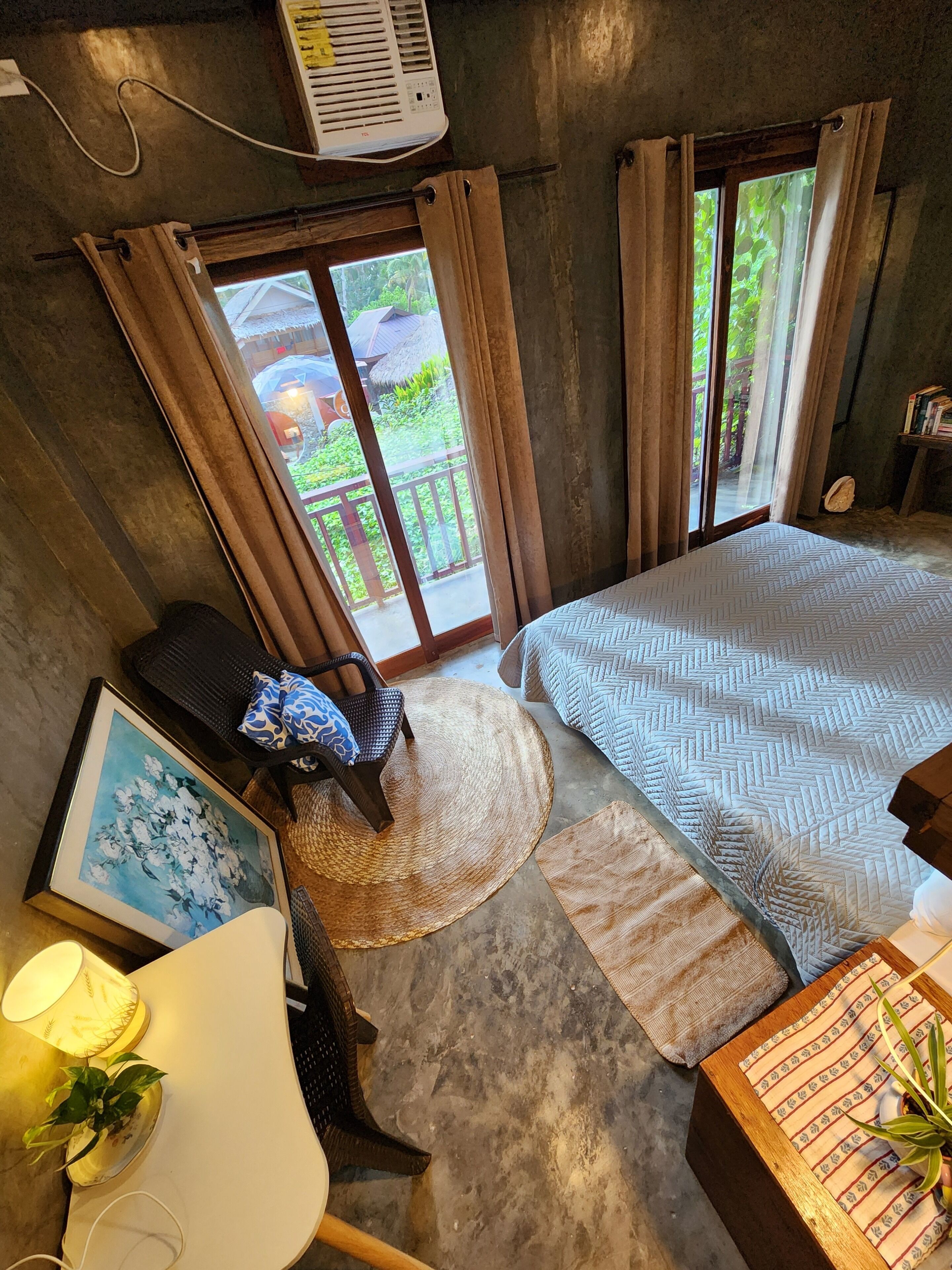 Deluxe-Doppelzimmer, 1 Queen-Bett, Klimaanlage, eingeschränkter Meerblick