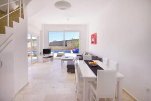 Dining - Elmas Apartment is a spacious and well-presented 3-bedroom (Kaş / Antalya)
