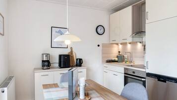 Frigorifero, microonde, lavastoviglie, macchina per tè/caffè