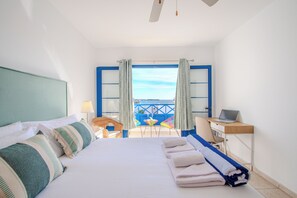 Iron/ironing board, WiFi, bed sheets - Villa Vereda Del Sur - Sea View, Pool, close to promenade, shops and supermarket (Playa Blanca)