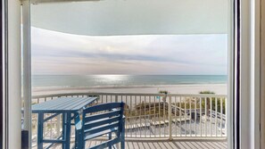 Outdoor dining - 2br/2ba Beachfront Condo With Stunning Ocean Views + Heated Indoor/outdoor Pool (Orange Beach)