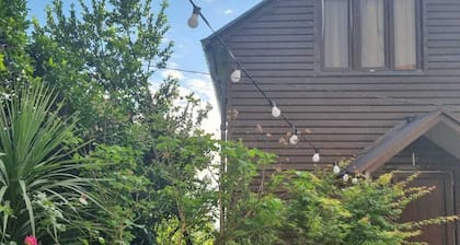 10 minutes from the beach, city view, nature and sea, peaceful environment