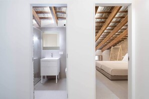 3 bedrooms, iron/ironing board, travel cot, free WiFi - Oasis in Cabañal 3 (Valencia)