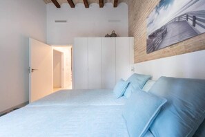 3 bedrooms, in-room safe, iron/ironing board, free WiFi - ⭐️NEW⭐️ PATIO A HOUSE. Walk to Beach, port & Met (Valencia)