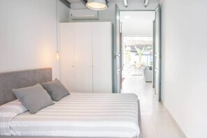 3 bedrooms, iron/ironing board, travel cot, free WiFi - M House Loft with Terrace Close to Port, Beach and (Valencia)