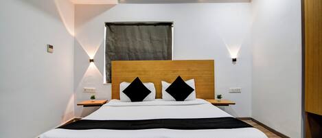 Deluxe Double Room | In-room safe, desk, laptop workspace, blackout drapes