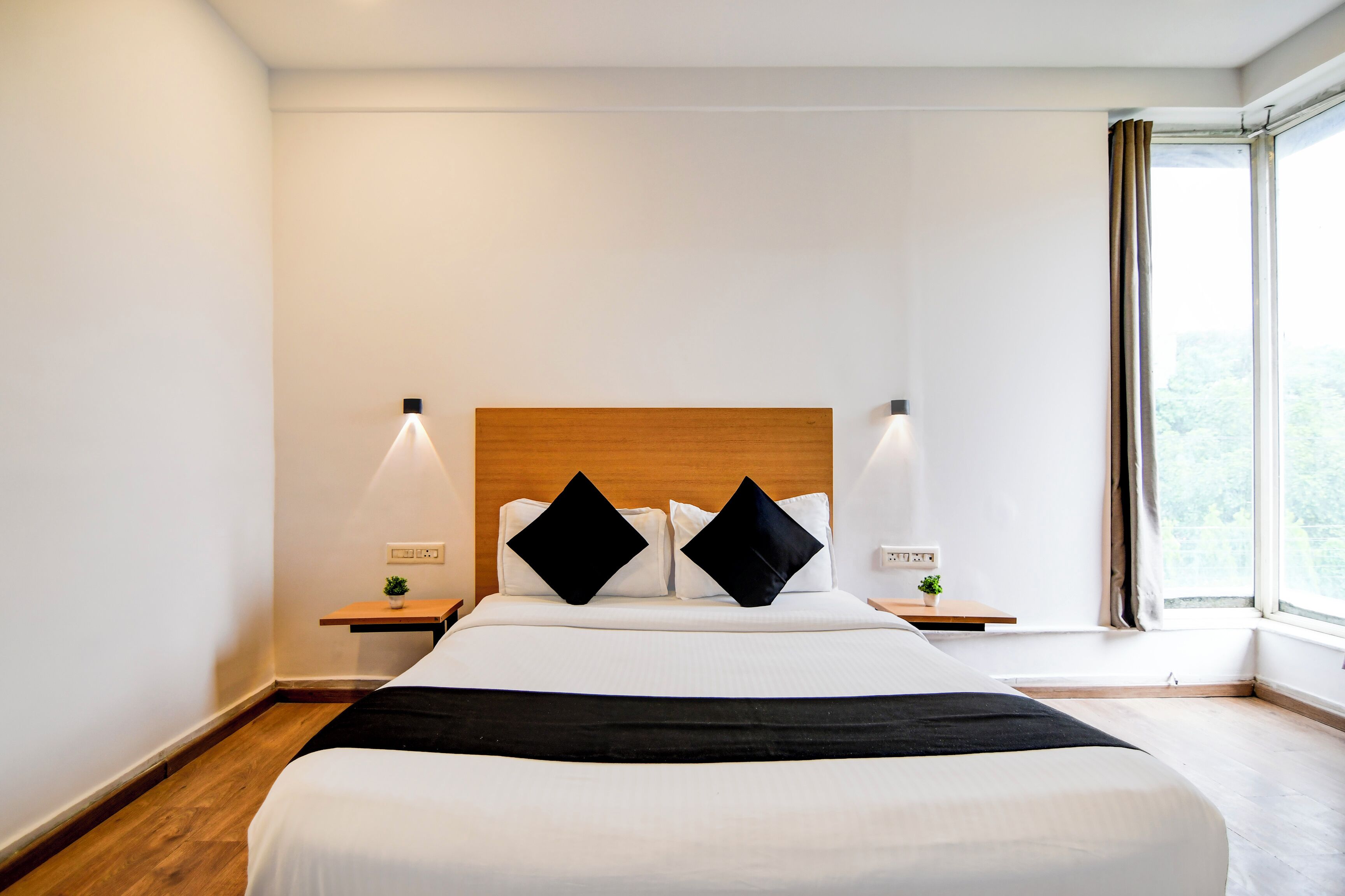 デラックス ダブルルーム シティビュー | セーフティボックス (室内)、デスク、ノートパソコン用作業スペース、遮光カーテン