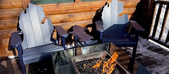 POWDER DREAMS !! 4 BEDROOM SKI-IN SKI-OUT CABIN AT BOYNE MOUNTAIN