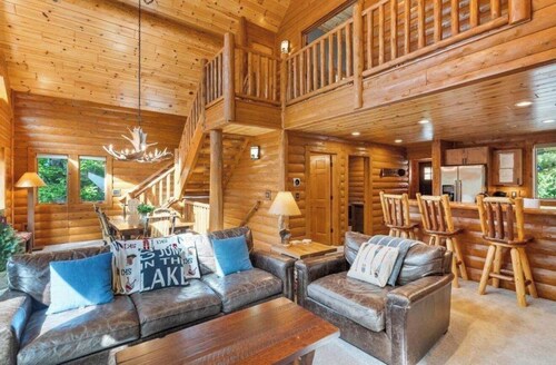 POWDER DREAMS !! 4 BEDROOM SKI-IN SKI-OUT CABIN AT BOYNE MOUNTAIN