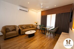 Presidential Double Room, Garden View | Interior - NILAYAT INN (Thrissur)