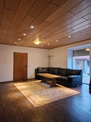 Interior - F-W LaCasa:has1bedroom,living-z 1 kitchen with fridge and bath-z shower (Heidenheim)