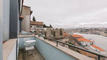 Suite Deluxe with Balcony | Balcony