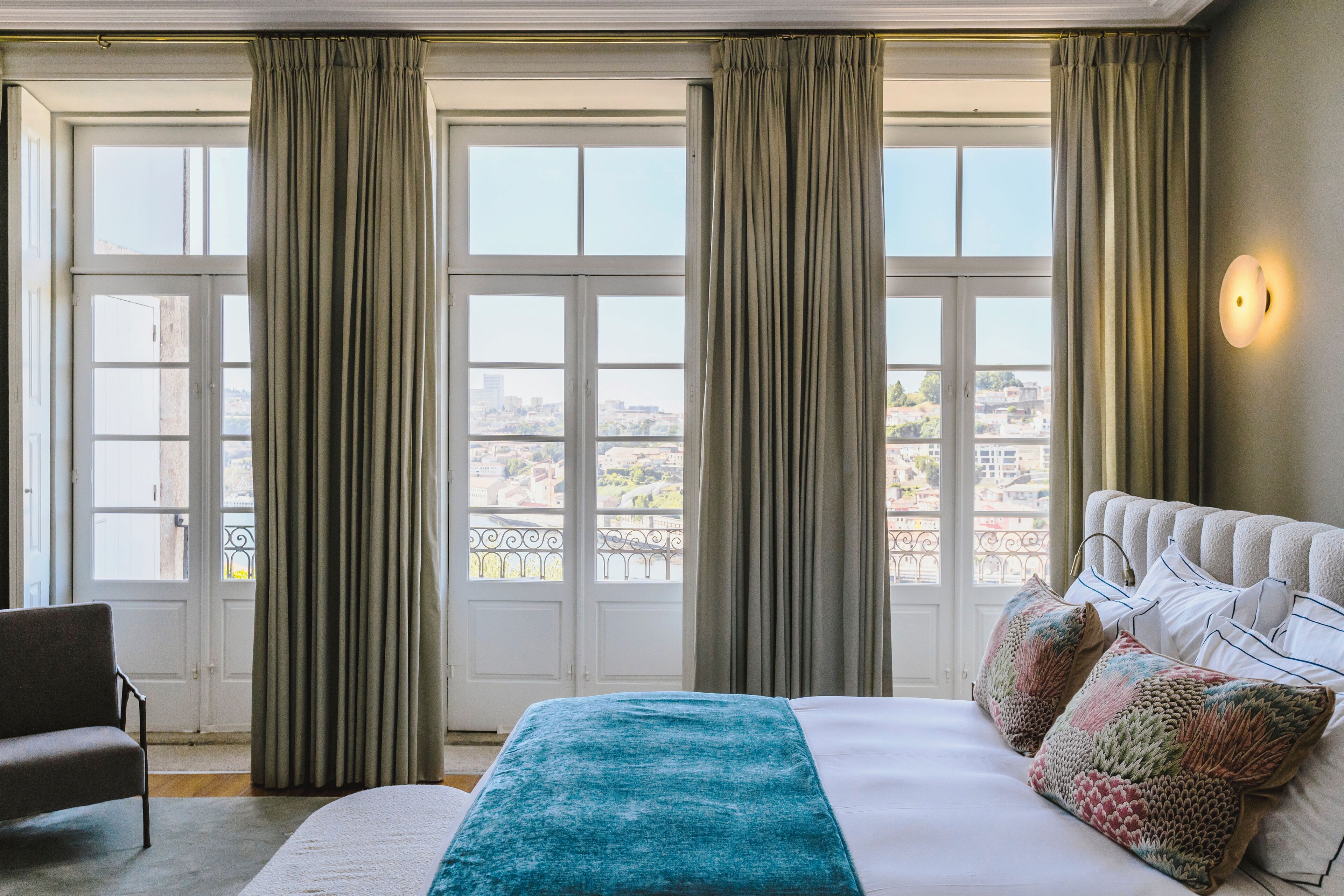 Royal suite (Suite Royal with Balcony) | Een kluis op de kamer, verduisterende gordijnen, geluiddichte muren