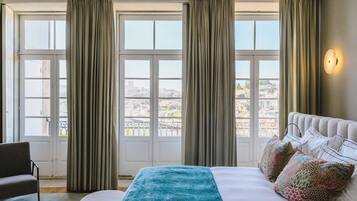 Royal suite (Suite Royal with Balcony) | Een kluis op de kamer, verduisterende gordijnen, geluiddichte muren