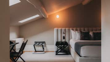 Deluxe Suite | In-room safe, blackout drapes, soundproofing, free WiFi