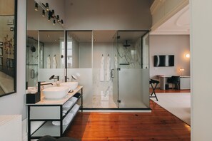 Royal Suite (Suite Royal with Balcony) | Bathroom | Hair dryer, bathrobes, slippers, towels - Torel Private Collection (Porto)