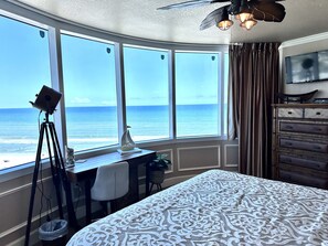 Free WiFi, bed sheets - Coastal Paradise 2/2 Oceanfront Condo, Awesome view, Pool, Hot tub (Daytona Beach)