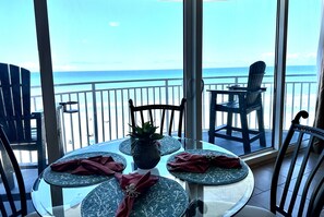Dining - Coastal Paradise 2/2 Oceanfront Condo, Awesome view, Pool, Hot tub (Daytona Beach)