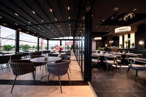 Dining - Premium hotel (Novi Sad)