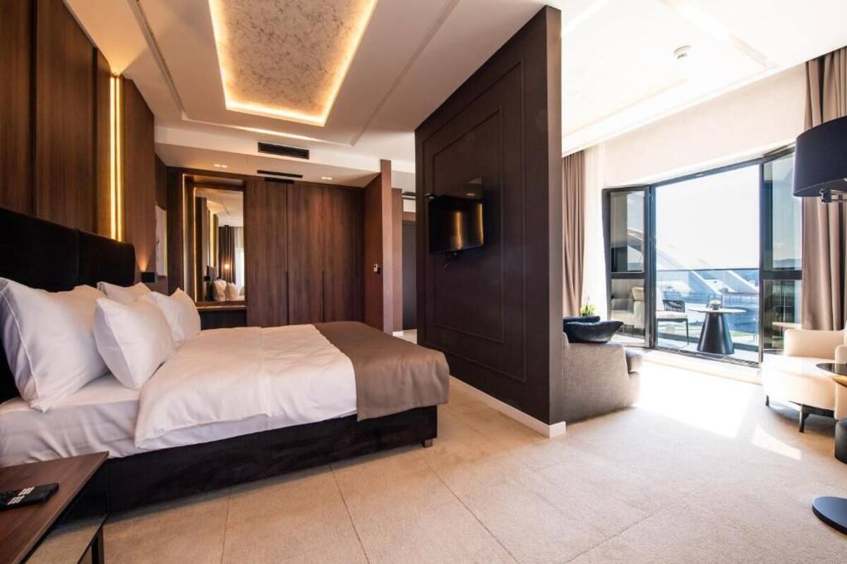 In-room safe, laptop workspace, blackout curtains, free WiFi