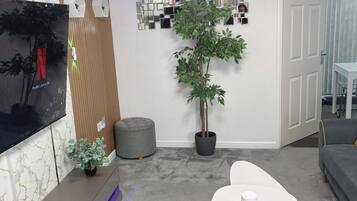 Talo, 3 makuuhuonetta, näköala puutarhaan | Olohuone