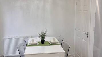 House, 3 Bedrooms, Garden View | Dining room
