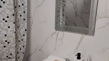 Apartment, 1 Bedroom | Bathroom