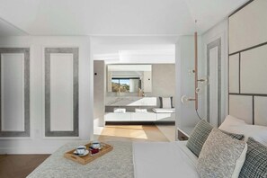 4 bedrooms, desk, iron/ironing board, free WiFi - Private Heated Pool, Steam Room, Jacuzzi & Gym (Marbella)
