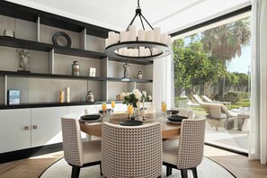 Dining - Private Heated Pool, Steam Room, Jacuzzi & Gym (Marbella)