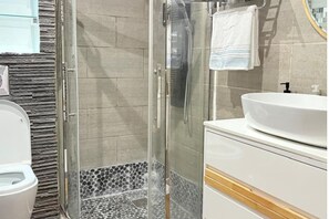Towels, toilet paper - Cocooning apartment with jacuzzi (Saint-Esprit)