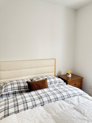 3 bedrooms, iron/ironing board, WiFi (free), bed sheets - Beautiful 3bedroom 2bath garden level apartment in a prime DeltaJunctionFtGreely (Delta Junction)