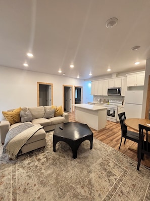 Interior - Beautiful 3bedroom 2bath garden level apartment in a prime DeltaJunctionFtGreely (Delta Junction)