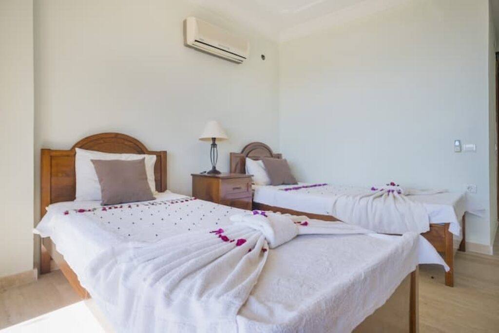 WiFi, bed sheets