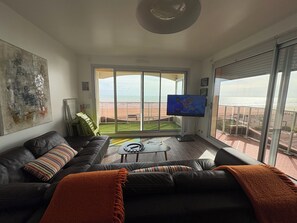 Living area - Beautiful waterfront apartment (Saint-Jean-de-Monts)