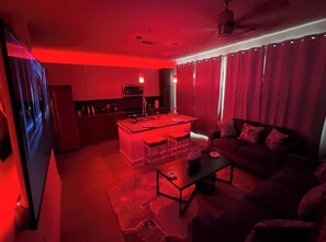 TV - Cozy 1-Bedroom Studio in Tranquil Atlanta (Atlanta)