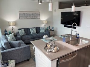 TV - Cozy 1-Bedroom Studio in Tranquil Atlanta (Atlanta)