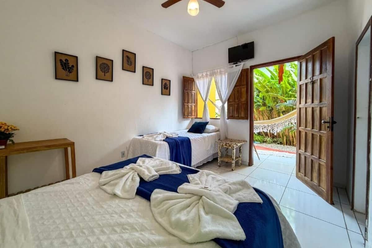 Habitación triple, vista al jardín | Wifi gratis