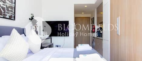 Apartment, Balcony, City View | Iron/ironing board, free WiFi