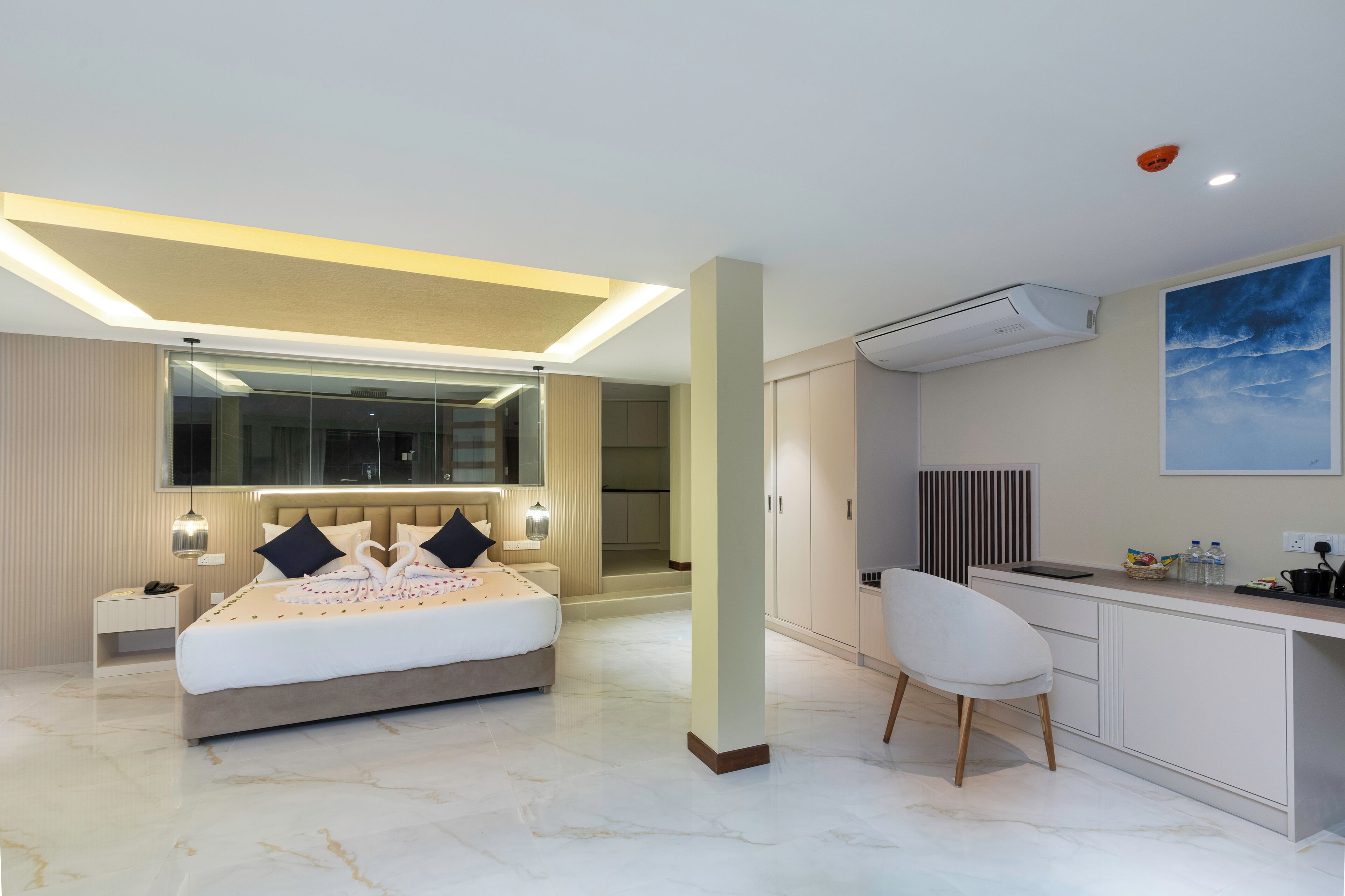 Penthouse | In-room safe, desk, laptop workspace, iron/ironing board