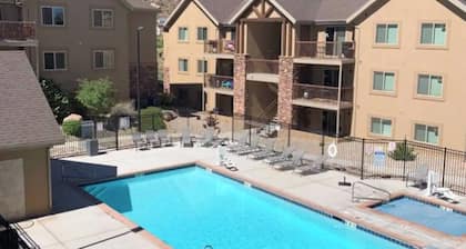 3Bed/2Bath MOAB pool & hot tub