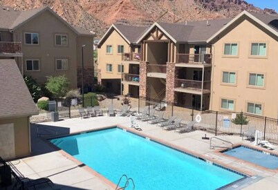 3Bed/2Bath MOAB pool & hot tub