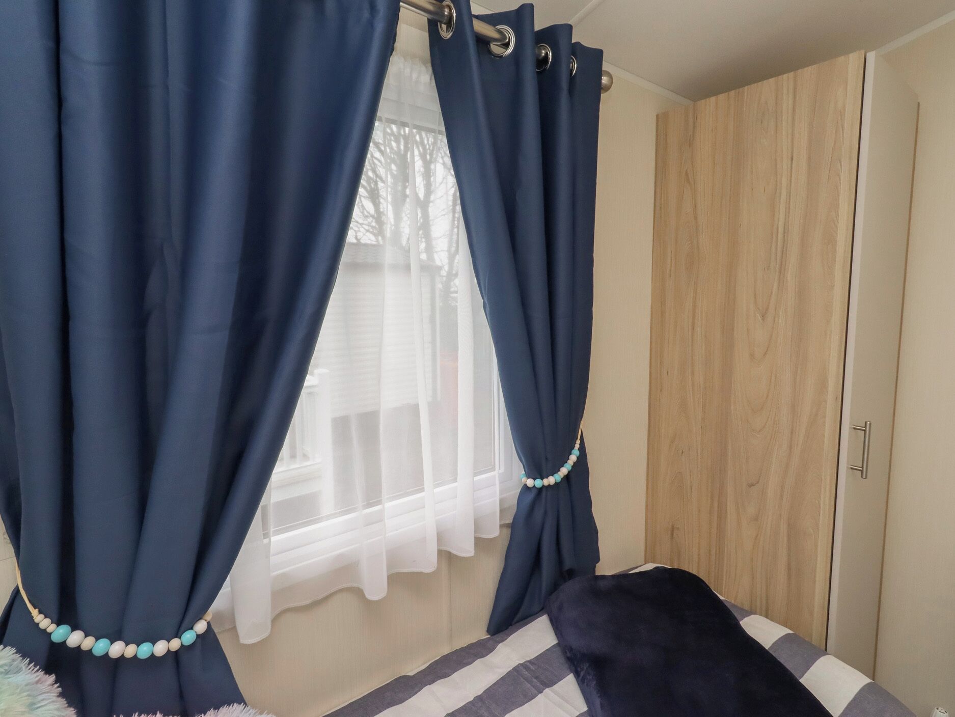 2 Schlafzimmer, individuell dekoriert, individuell eingerichtet