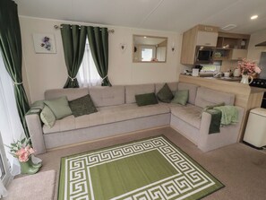 Living area - Homeslea 33 Millennium Gardens (Morpeth)